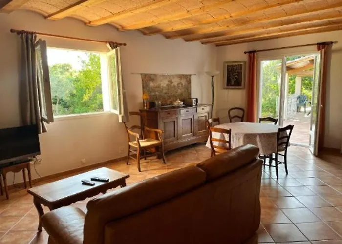 De Plain-pied Avec Jacuzzi Privatif, Jardin Et Climatisation A *